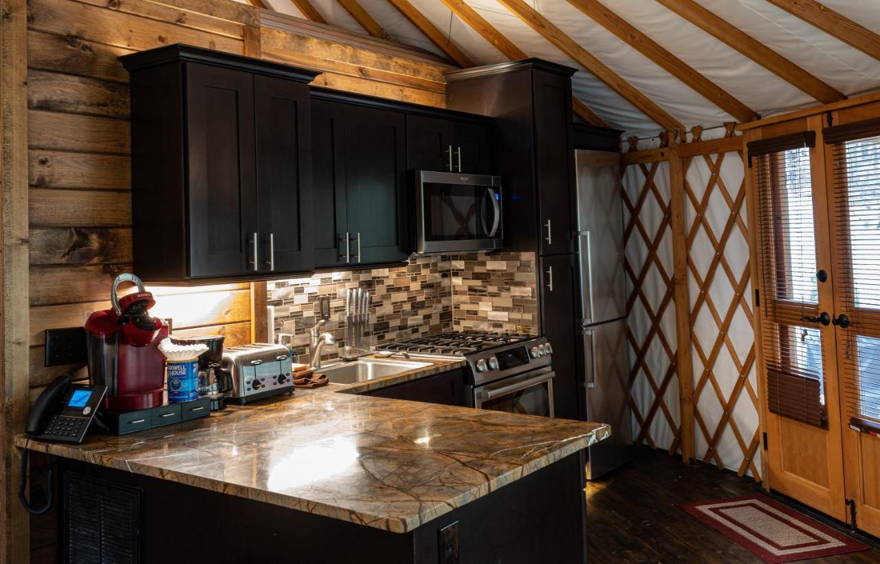 Tranquil Haven Luxy Yurt - Creekside Glamping With Private Hot Tub Villa Topton Buitenkant foto
