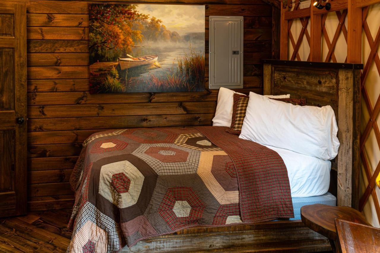 Tranquil Haven Luxy Yurt - Creekside Glamping With Private Hot Tub Villa Topton Buitenkant foto